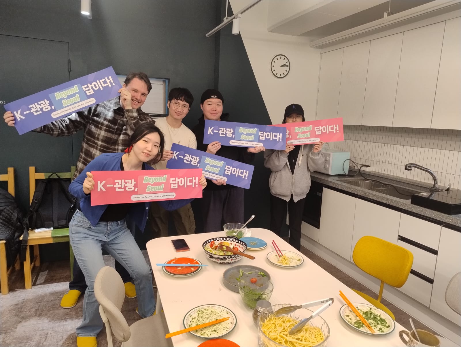 Beyond Seoul participants holding signs after a global dining meetup